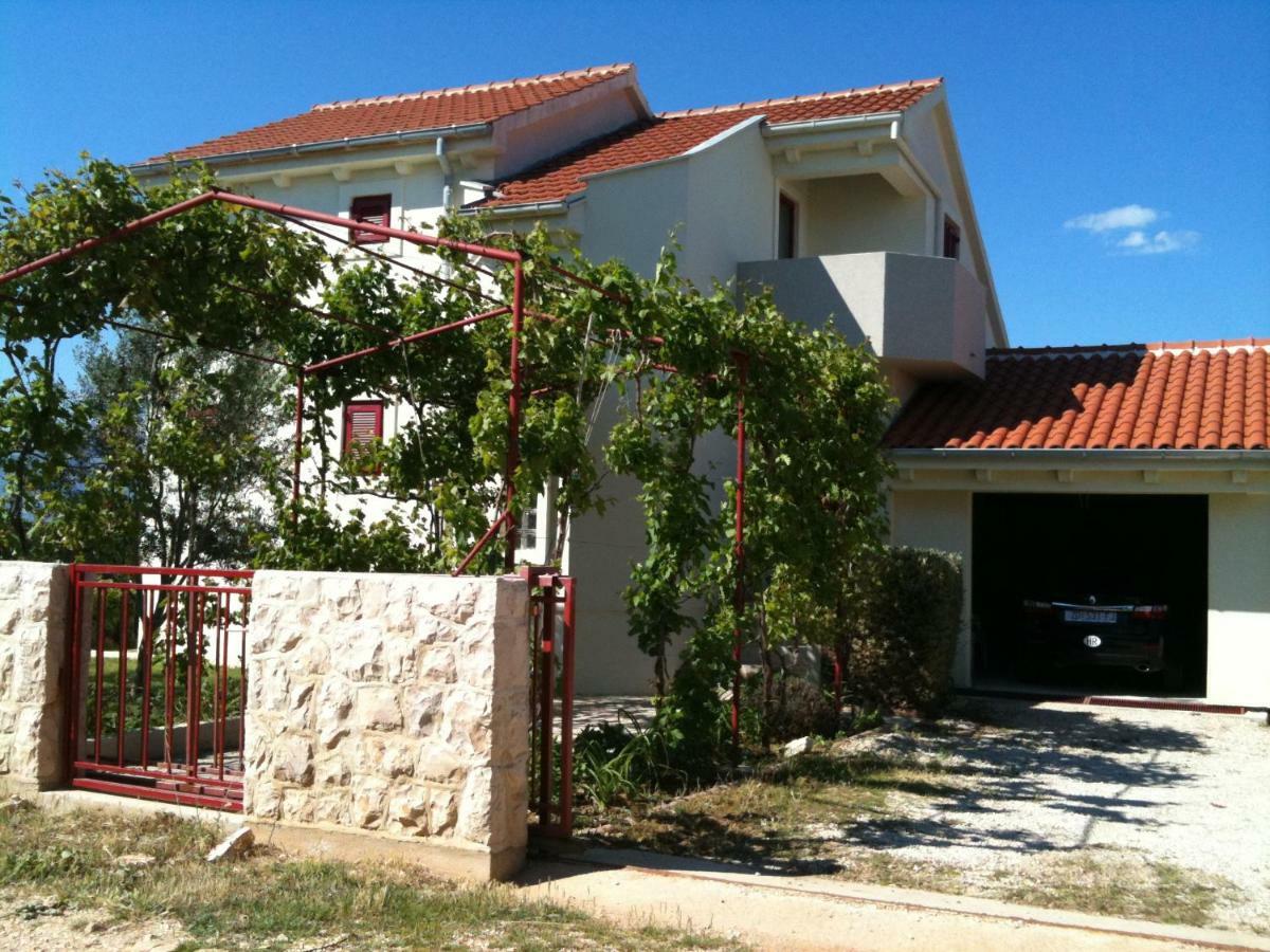 Apartments Villa Aurora Ražanac Exteriör bild